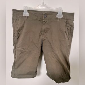 Mountain Hardwear Casual/Hiking Shorts Size: 32